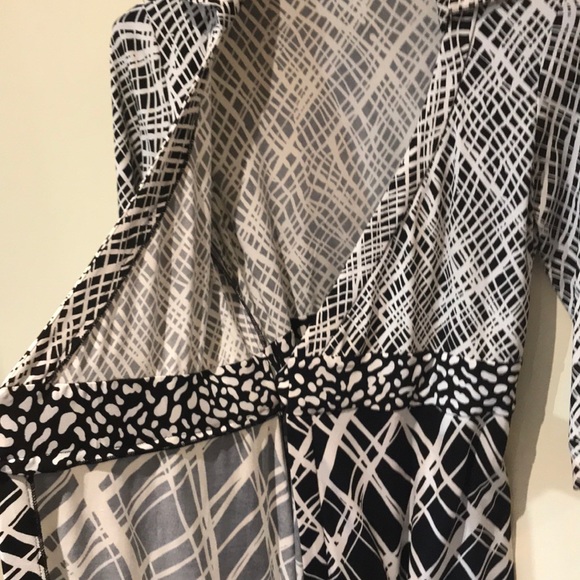 Black and white wrap dress. - Picture 4 of 4